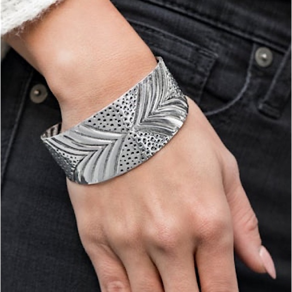 ❤️‍🔥5/$25❤️‍🔥 Geo Guru Silver Cuff Bracelet